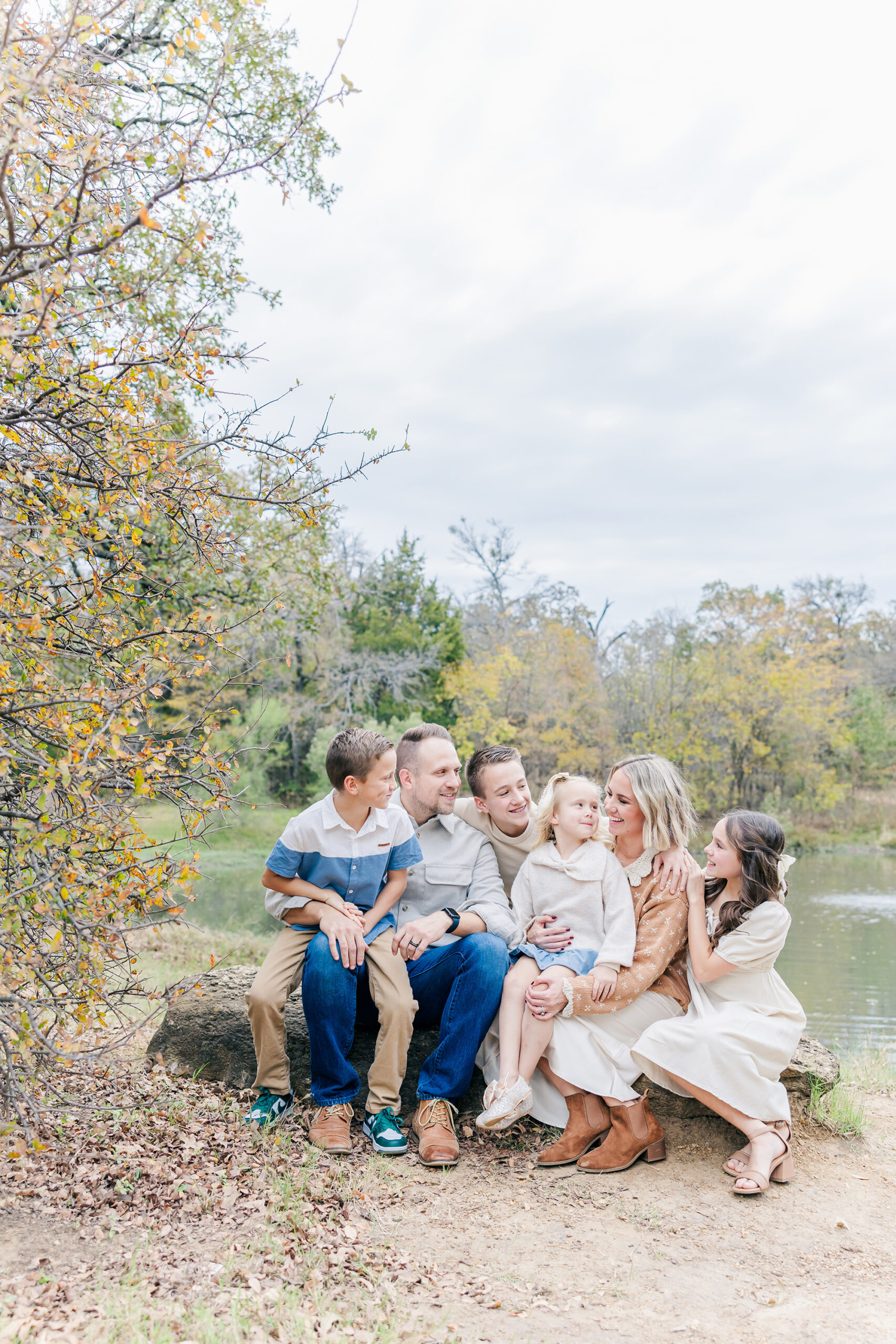 Fall family photos ideas in Mansfield at Elmer W. Oliver Nature Park